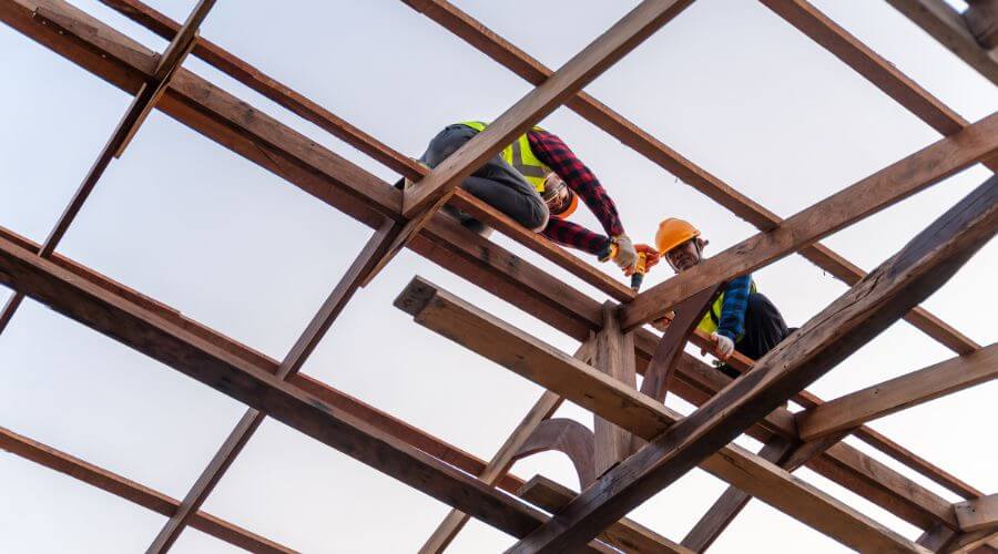 Professional gutter cleaning services in Fiatt, IL